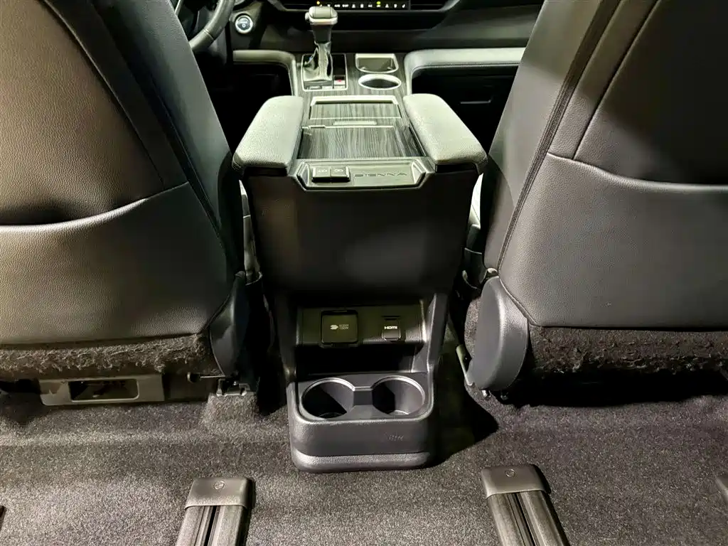 Toyota Sienna 2023 2.5L Hybrid Platinum Edition 2024 - thumbnail 22