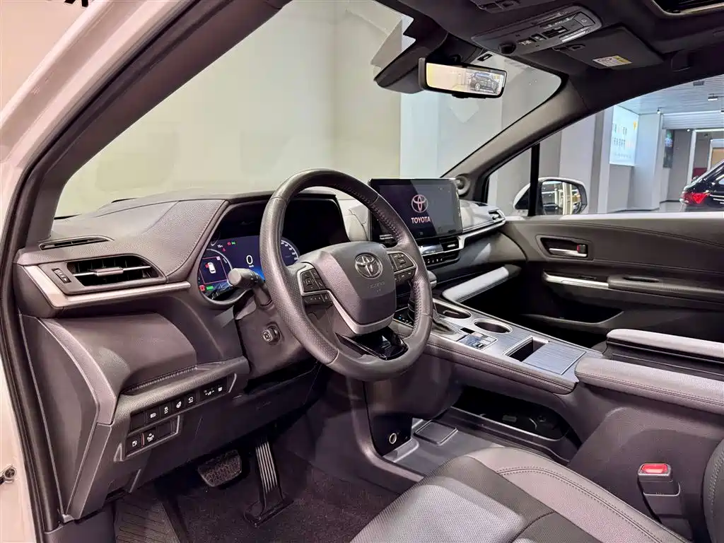 Toyota Sienna 2023 2.5L Hybrid Platinum Edition 2024 - thumbnail 25