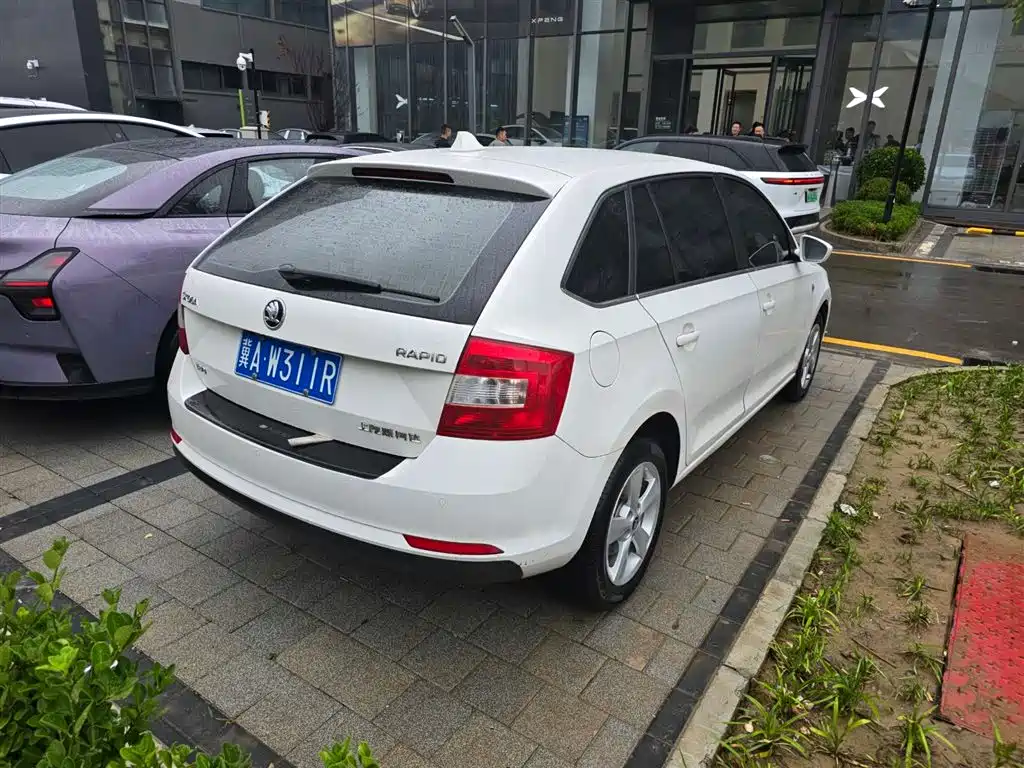 Skoda Skoda Rapid Spaceback 2016 1.6L Automatic Chuangxing Edition 2017 - thumbnail 3