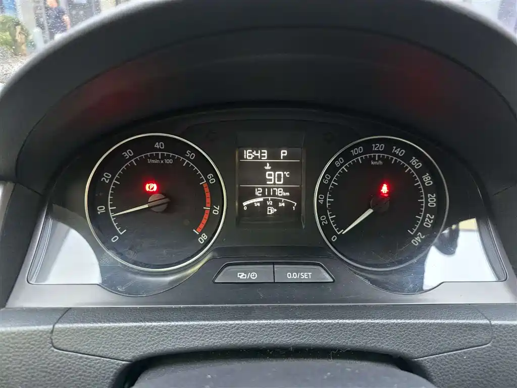 Skoda Skoda Rapid Spaceback 2016 1.6L Automatic Chuangxing Edition 2017 - thumbnail 4