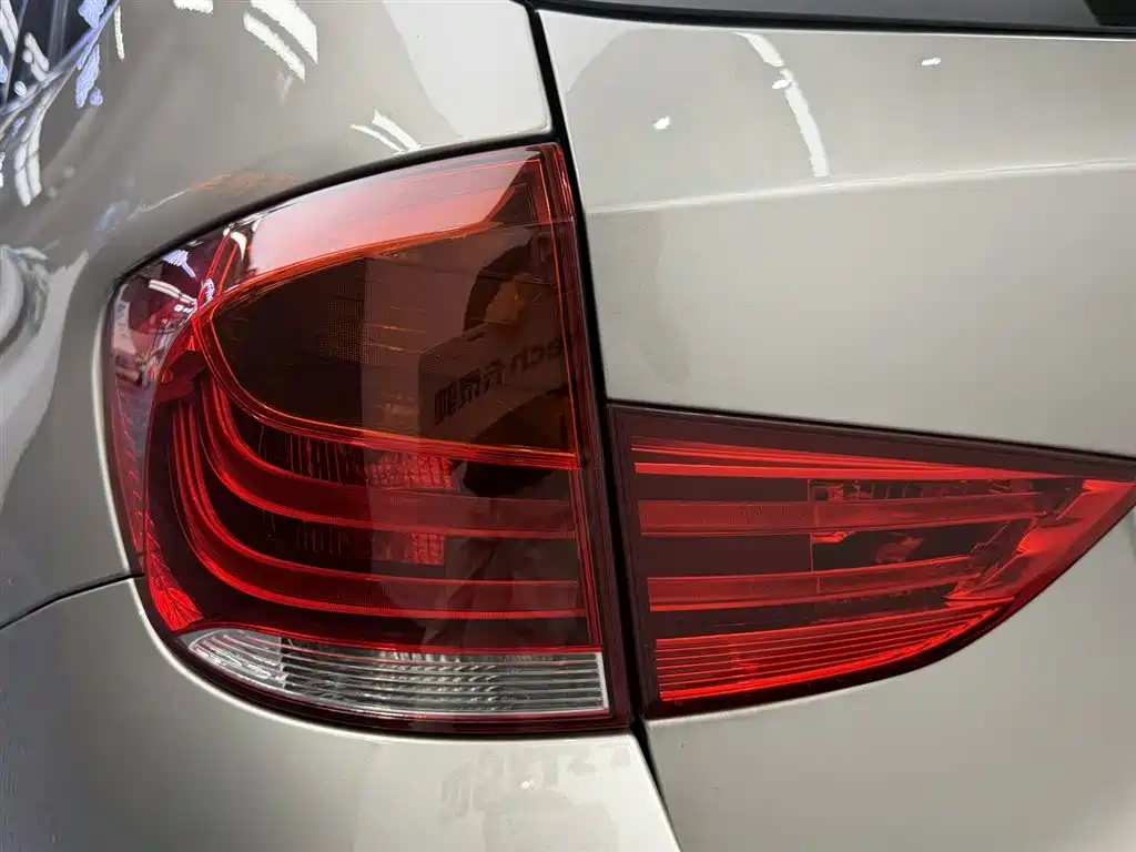 BMW BMW X1 2010 xDrive25i 2011 - thumbnail 6