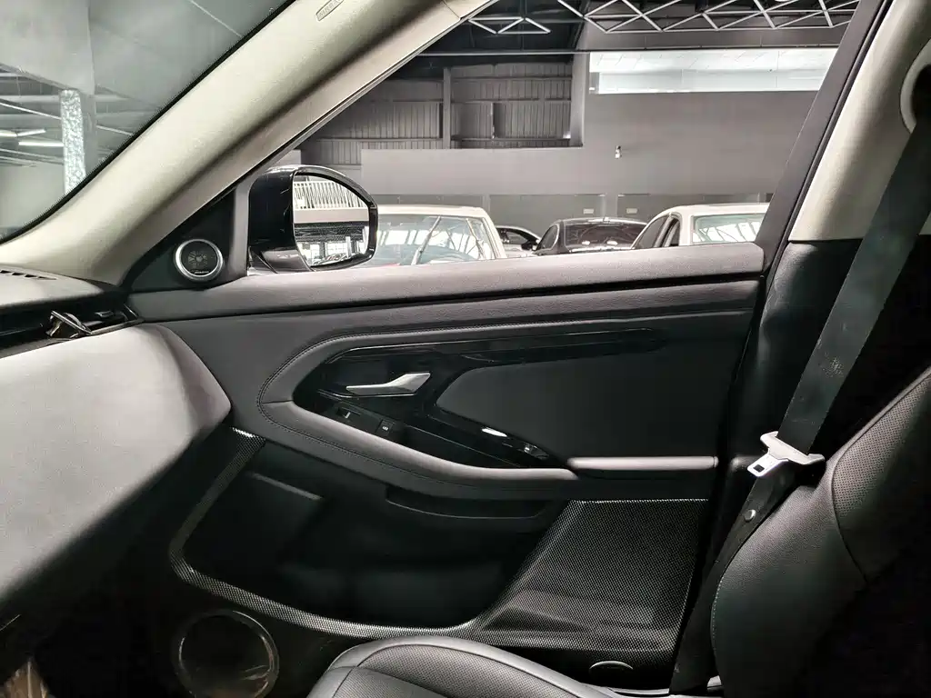Land Rover Range Rover Evoque L SE 2024 2024 - thumbnail 8