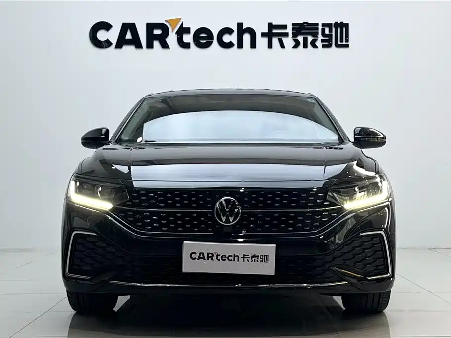 Volkswagen Volkswagen Passat 2023 330TSI Starlight Elite Edition 2023 - thumbnail 2