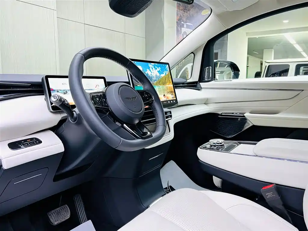 Geely Galaxy LEVC L380 2025 805km Collector's Edition AWD 2025 - thumbnail 8