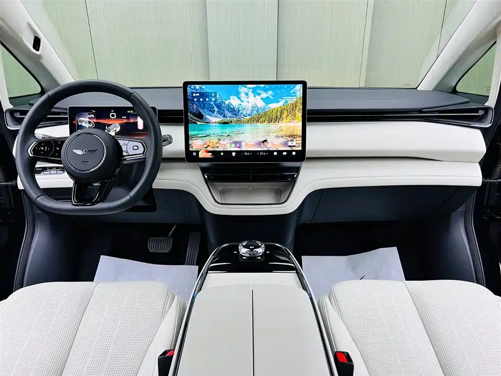 Geely Galaxy LEVC L380 2025 805km Collector's Edition AWD 2025 - thumbnail 9