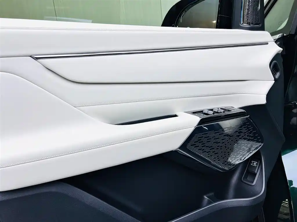 Geely Galaxy LEVC L380 2025 805km Collector's Edition AWD 2025 - thumbnail 11