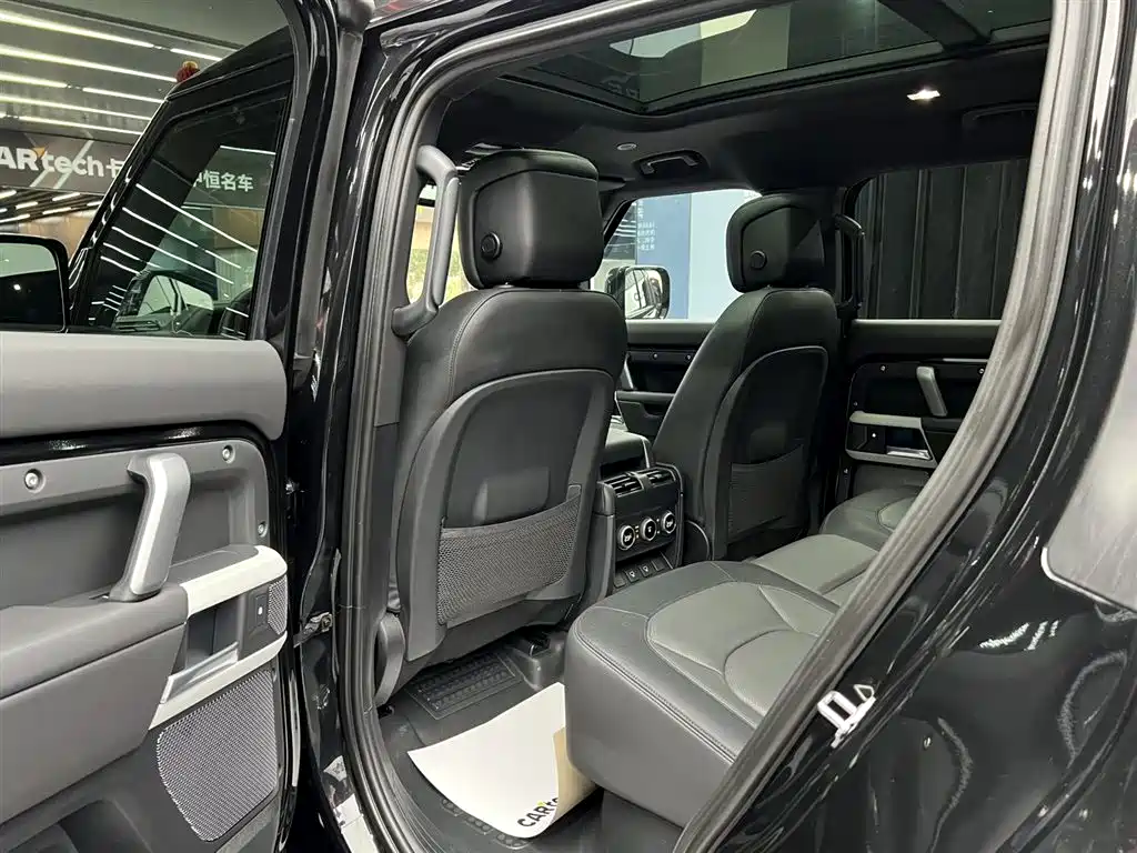 Land Rover Land Rover Defender 2025 110 3.0T P400 X 2024 - thumbnail 18