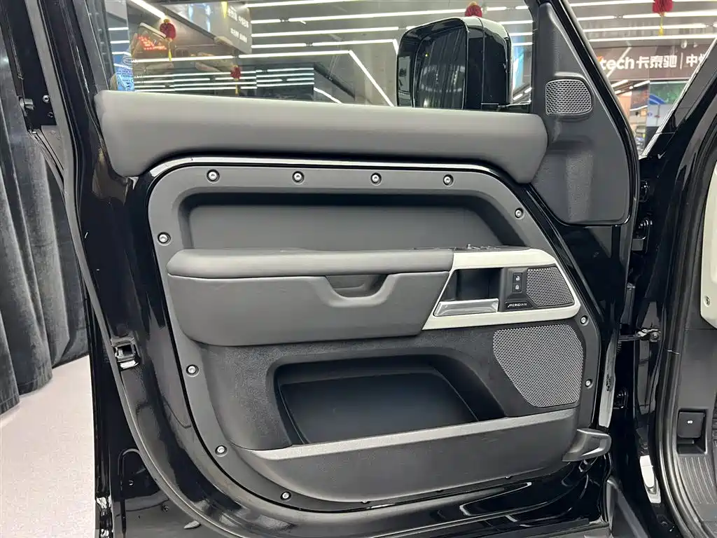 Land Rover Land Rover Defender 2025 110 3.0T P400 X 2024 - thumbnail 21