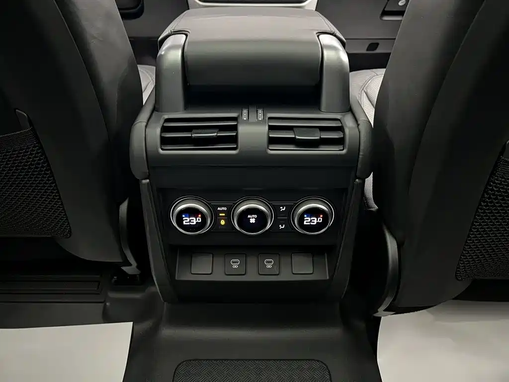 Land Rover Land Rover Defender 2025 110 3.0T P400 X 2024 - thumbnail 24