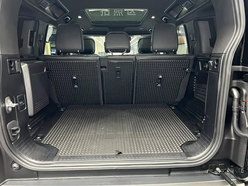 Land Rover Land Rover Defender 2025 110 3.0T P400 X 2024 - thumbnail 28