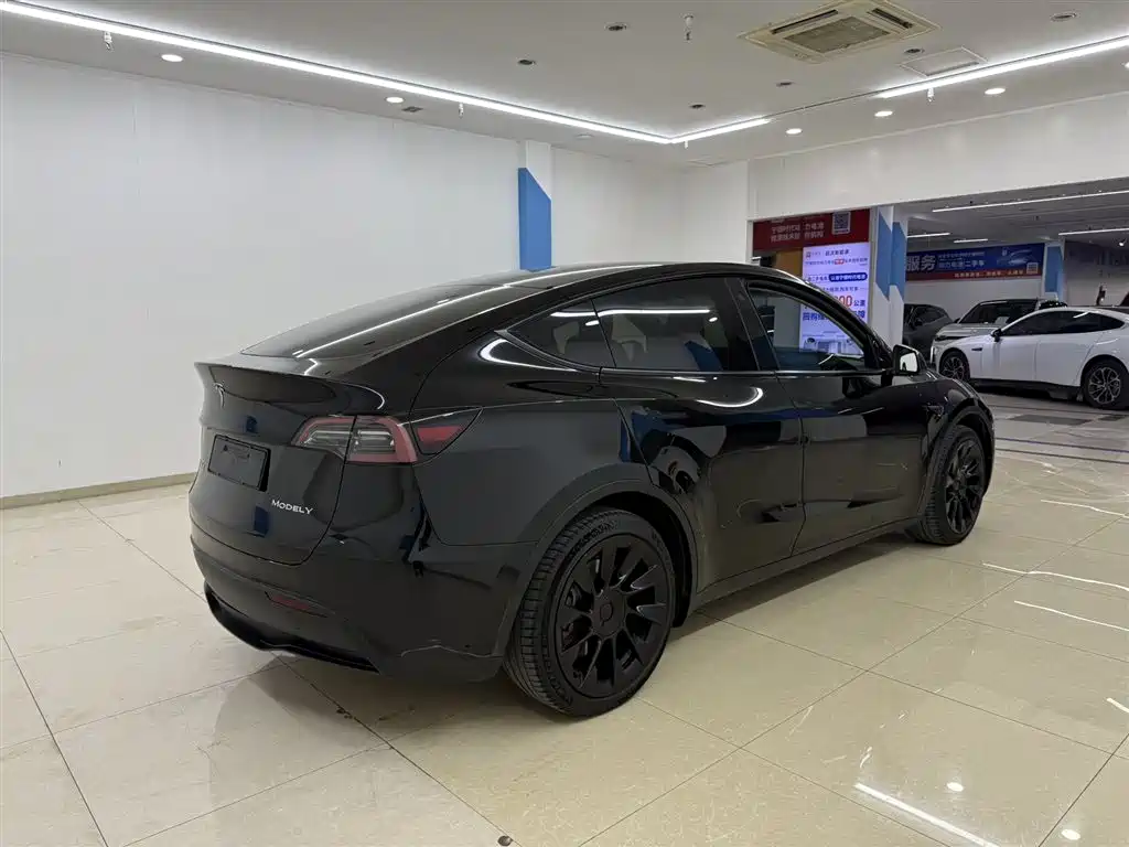 Tesla Model Y 2022 RWD 2023 - thumbnail 3