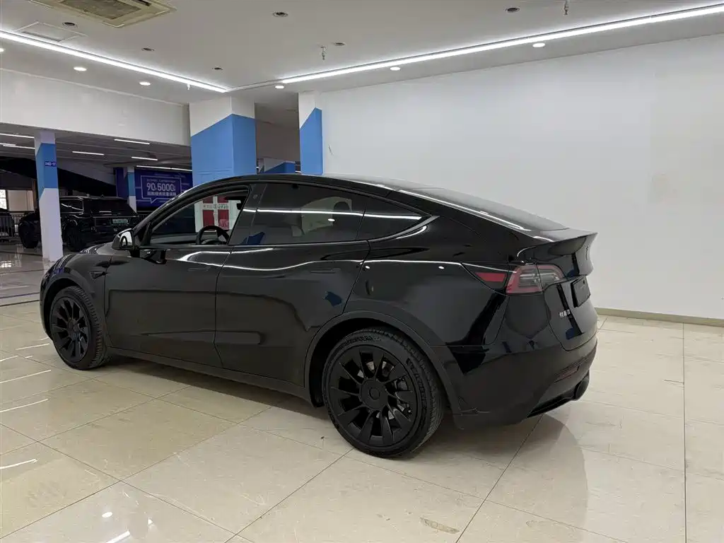 Tesla Model Y 2022 RWD 2023 - thumbnail 4