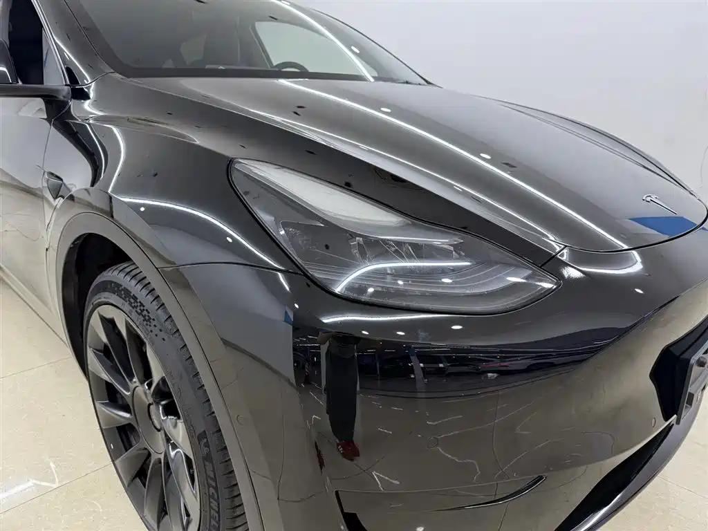 Tesla Model Y 2022 RWD 2023 - thumbnail 5