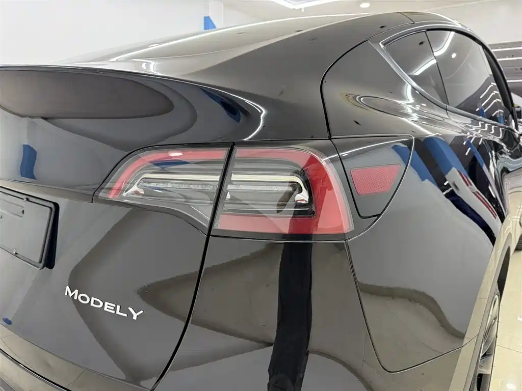 Tesla Model Y 2022 RWD 2023 - thumbnail 6