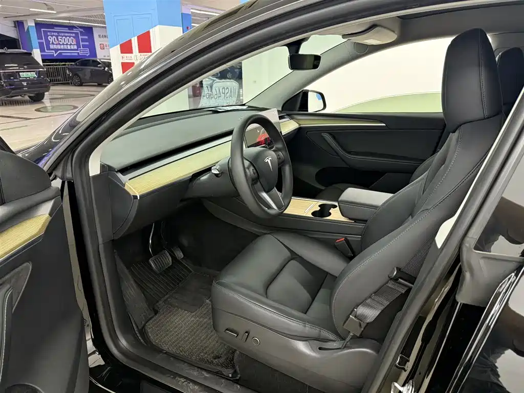 Tesla Model Y 2022 RWD 2023 - thumbnail 9