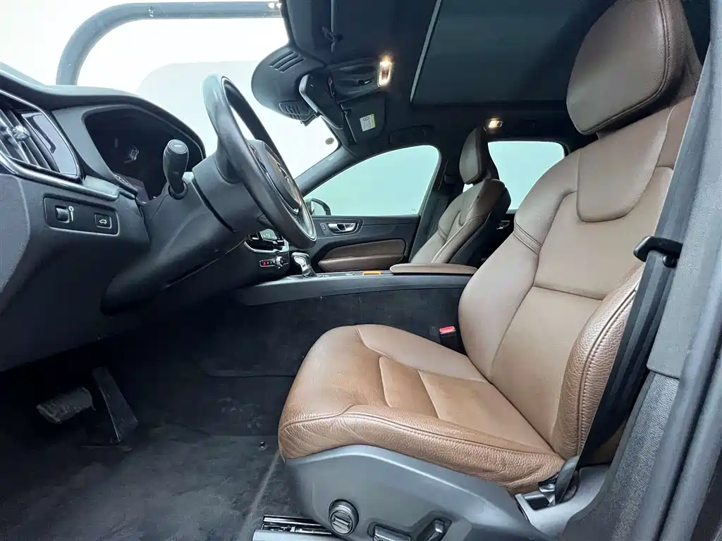 Volvo Volvo XC60 2020 T5 AWD Momentum 2021 - thumbnail 14