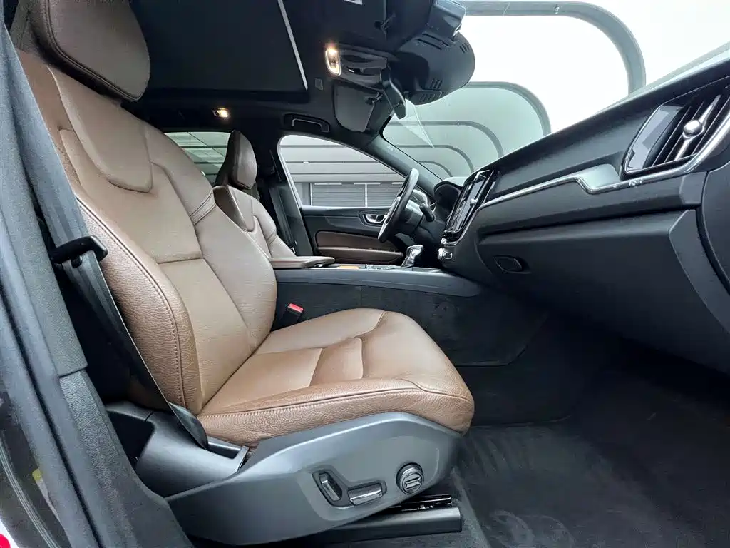 Volvo Volvo XC60 2020 T5 AWD Momentum 2021 - thumbnail 15