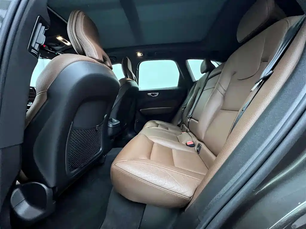 Volvo Volvo XC60 2020 T5 AWD Momentum 2021 - thumbnail 16