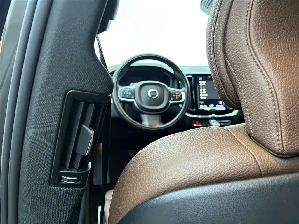 Volvo Volvo XC60 2020 T5 AWD Momentum 2021 - thumbnail 21