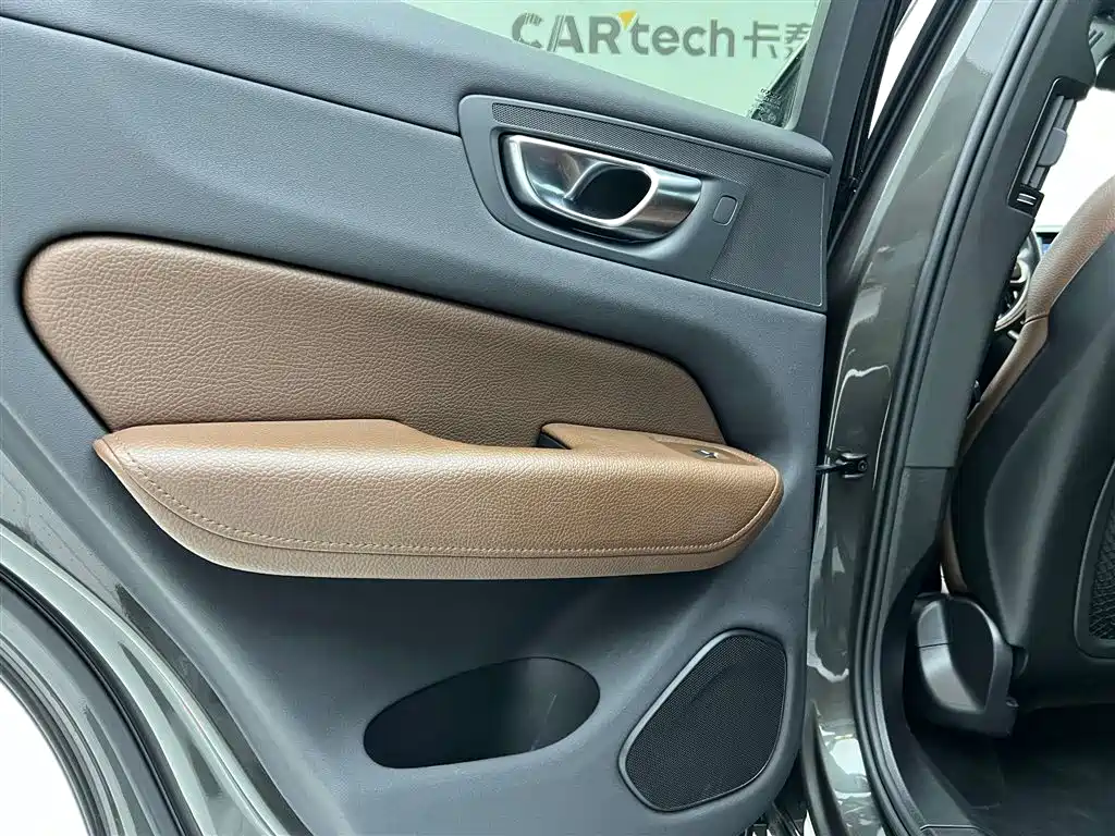 Volvo Volvo XC60 2020 T5 AWD Momentum 2021 - thumbnail 22