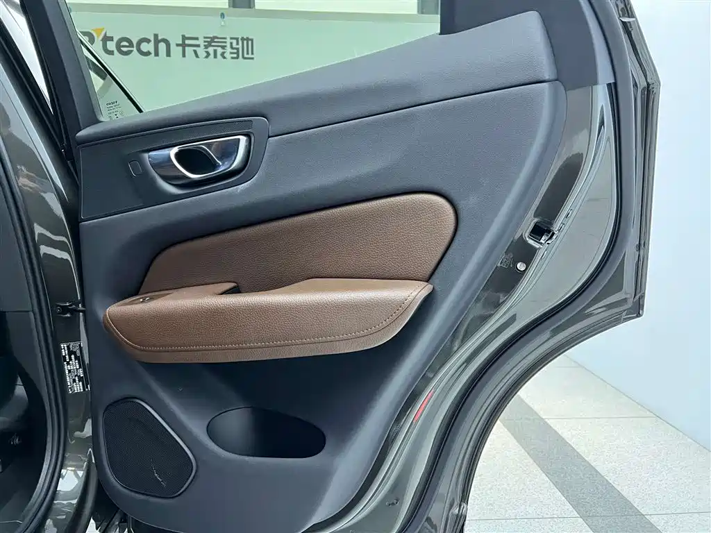 Volvo Volvo XC60 2020 T5 AWD Momentum 2021 - thumbnail 24