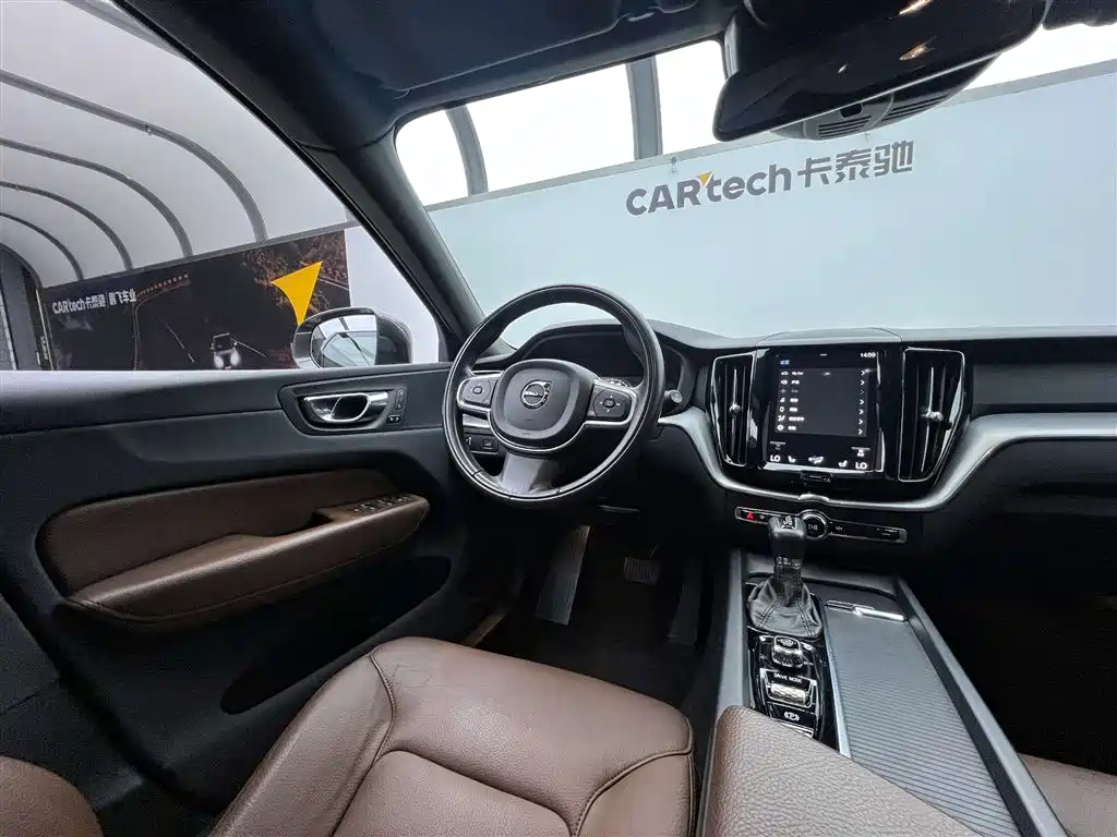 Volvo Volvo XC60 2020 T5 AWD Momentum 2021 - thumbnail 26