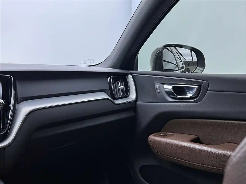 Volvo Volvo XC60 2020 T5 AWD Momentum 2021 - thumbnail 28
