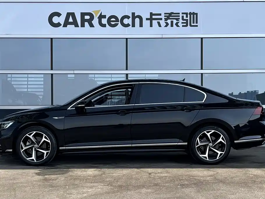 Volkswagen Volkswagen Magotan 2023 2 Million Commemorative Edition 330TSI DSG Luxury 2023 - thumbnail 5