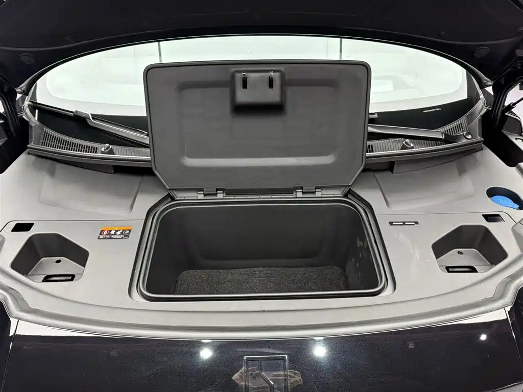 Zeekr Zeekr 009 2024 Six-Seat Executive Edition AWD 108kWh 2025 - thumbnail 10