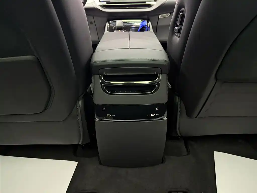 Zeekr Zeekr 009 2024 Six-Seat Executive Edition AWD 108kWh 2025 - thumbnail 18