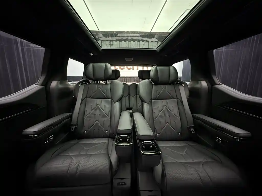 Zeekr Zeekr 009 2024 Six-Seat Executive Edition AWD 108kWh 2025 - thumbnail 26