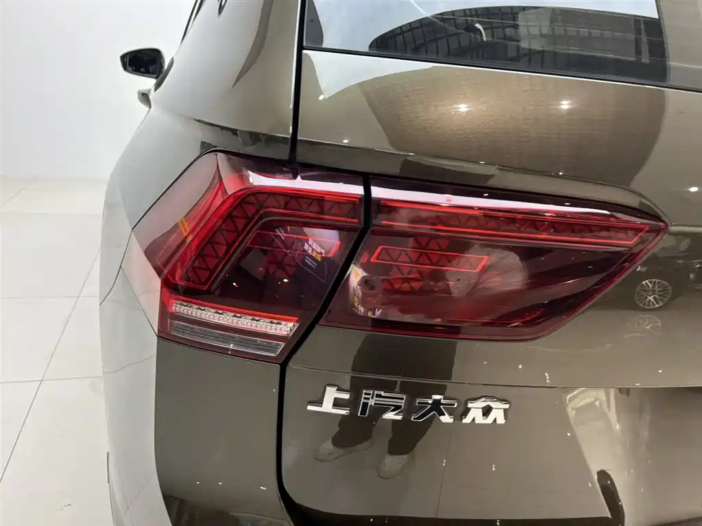 Volkswagen Tiguan L 2017 330TSI Automatic FWD Flagship Edition 2017 - thumbnail 7