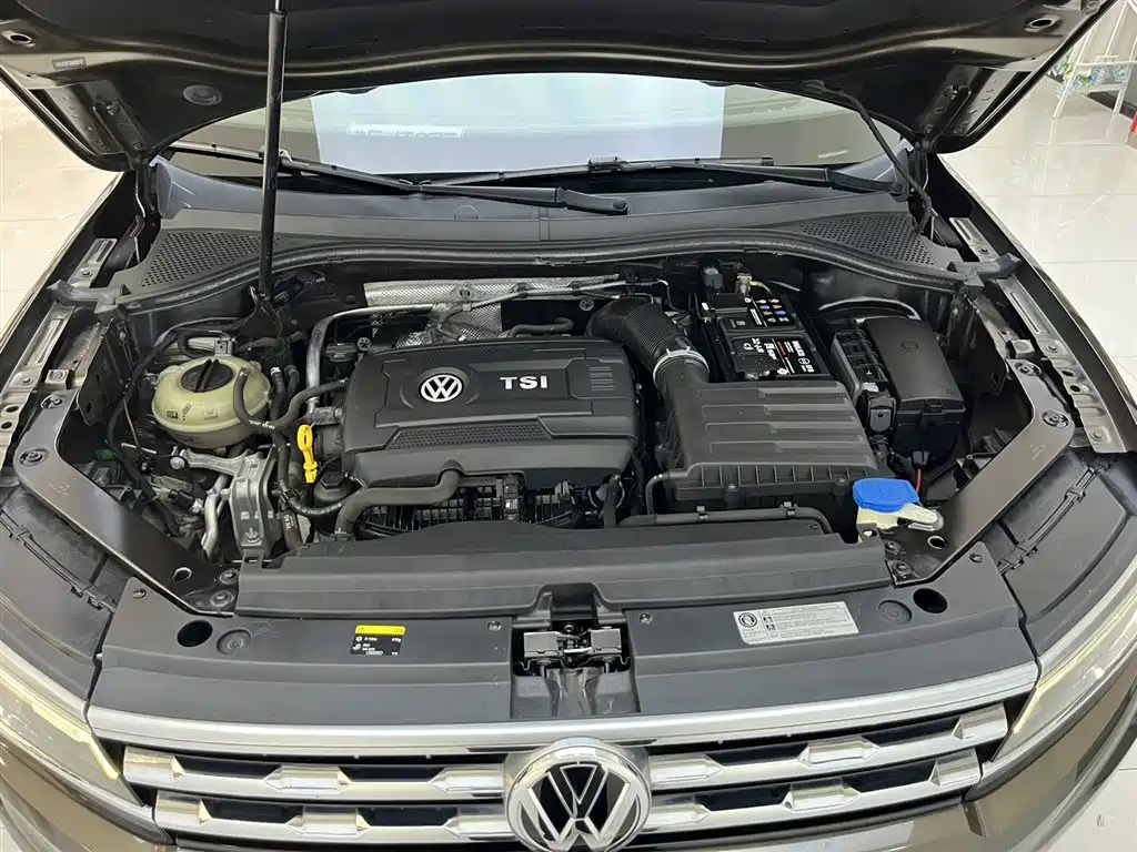 Volkswagen Tiguan L 2017 330TSI Automatic FWD Flagship Edition 2017 - thumbnail 9