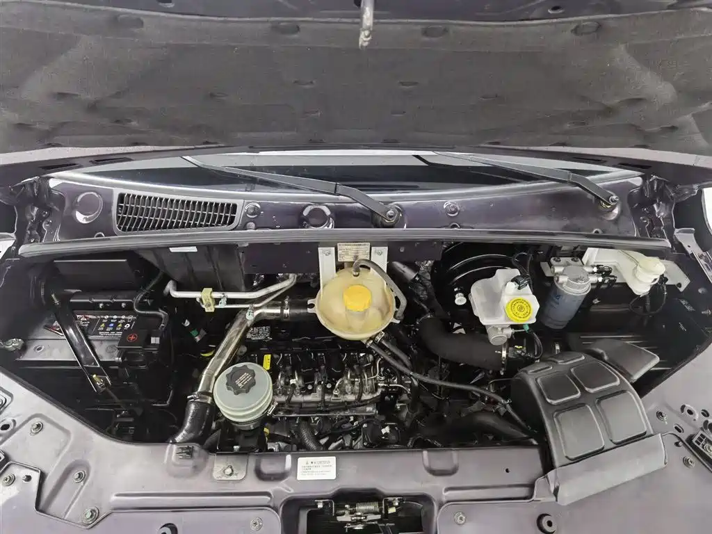 Dongfeng Voyah Voyah V9+ 2023 2.0T Manual FWD Multi-Purpose Short Wheelbase Low Roof 5/6-Seater 2023 - thumbnail 6