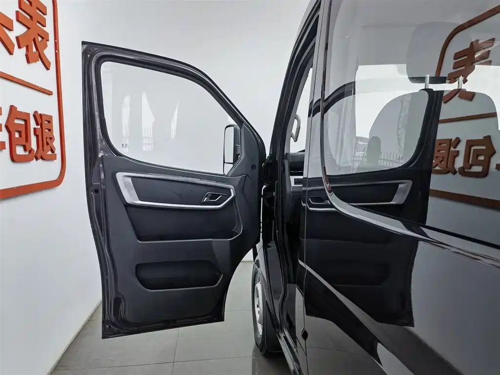 Dongfeng Voyah Voyah V9+ 2023 2.0T Manual FWD Multi-Purpose Short Wheelbase Low Roof 5/6-Seater 2023 - thumbnail 8