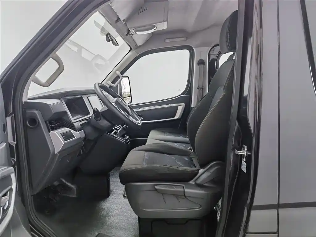 Dongfeng Voyah Voyah V9+ 2023 2.0T Manual FWD Multi-Purpose Short Wheelbase Low Roof 5/6-Seater 2023 - thumbnail 10