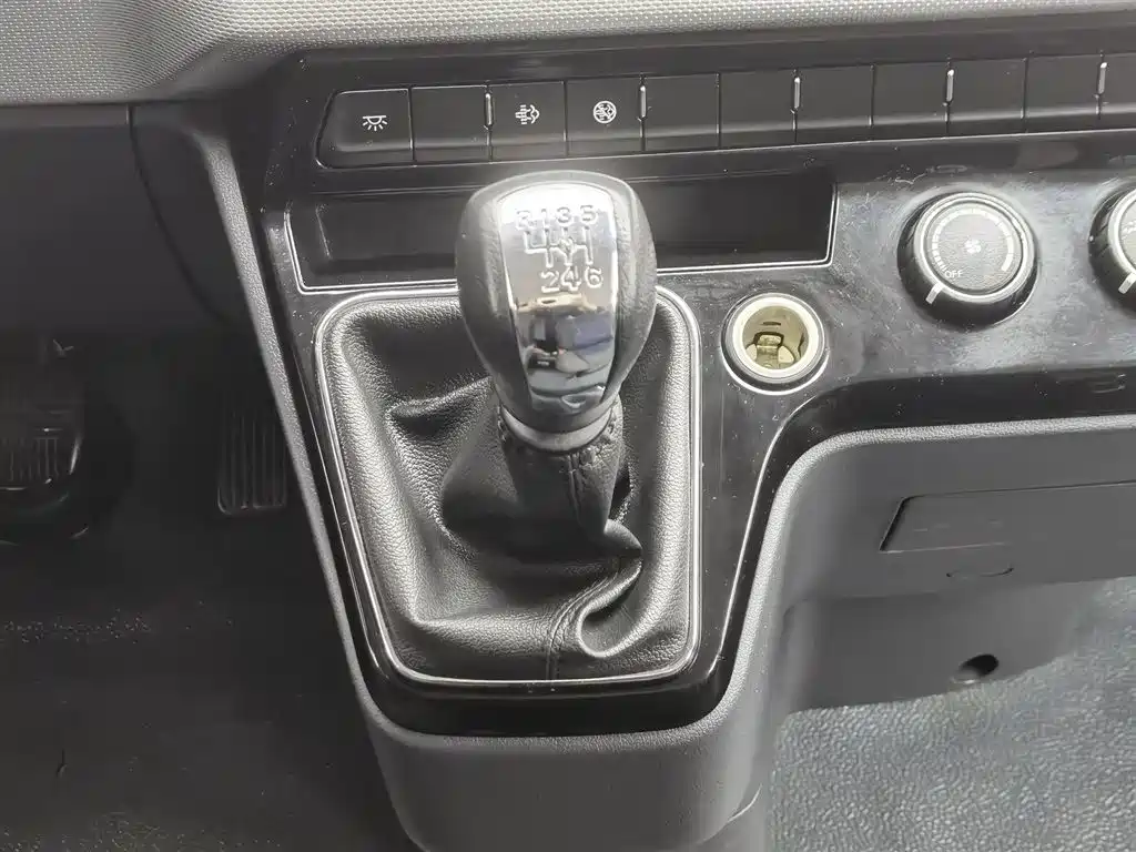 Dongfeng Voyah Voyah V9+ 2023 2.0T Manual FWD Multi-Purpose Short Wheelbase Low Roof 5/6-Seater 2023 - thumbnail 13