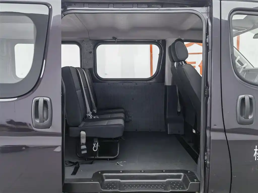 Dongfeng Voyah Voyah V9+ 2023 2.0T Manual FWD Multi-Purpose Short Wheelbase Low Roof 5/6-Seater 2023 - thumbnail 15