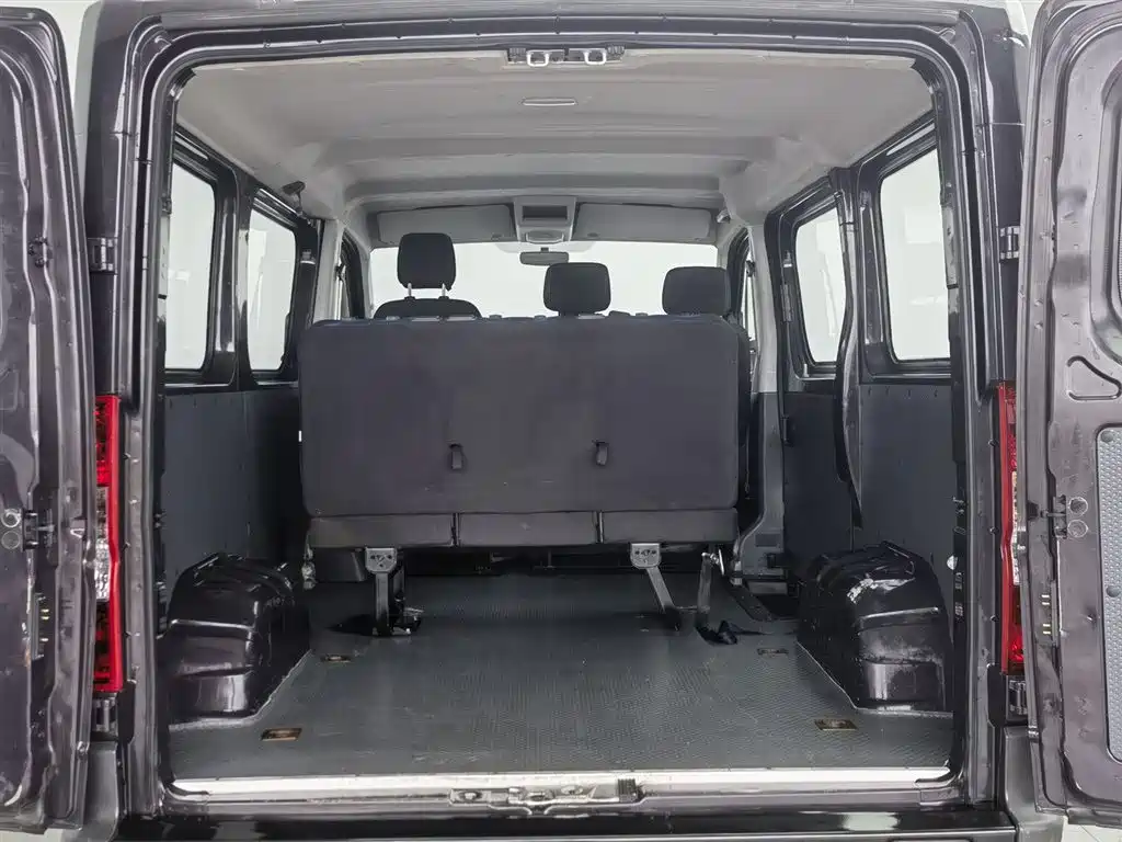 Dongfeng Voyah Voyah V9+ 2023 2.0T Manual FWD Multi-Purpose Short Wheelbase Low Roof 5/6-Seater 2023 - thumbnail 16