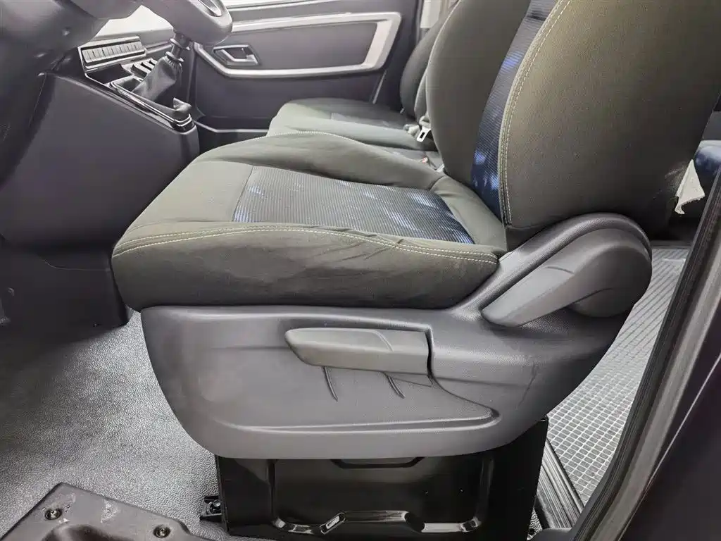 Dongfeng Voyah Voyah V9+ 2023 2.0T Manual FWD Multi-Purpose Short Wheelbase Low Roof 5/6-Seater 2023 - thumbnail 20