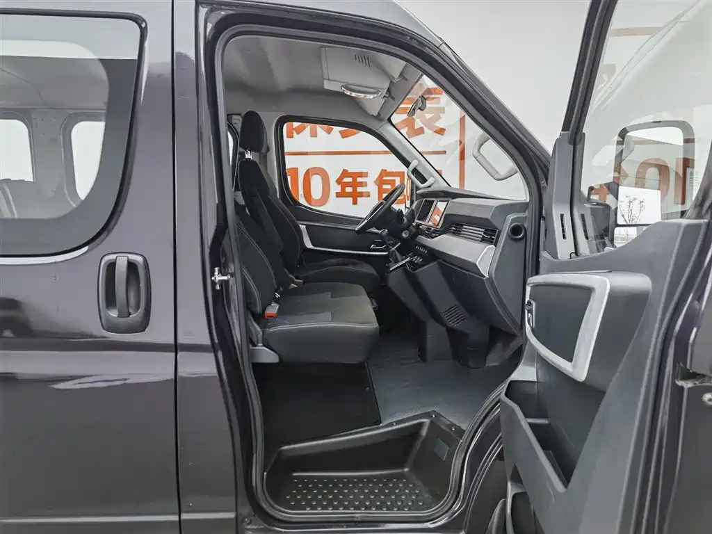Dongfeng Voyah Voyah V9+ 2023 2.0T Manual FWD Multi-Purpose Short Wheelbase Low Roof 5/6-Seater 2023 - thumbnail 23