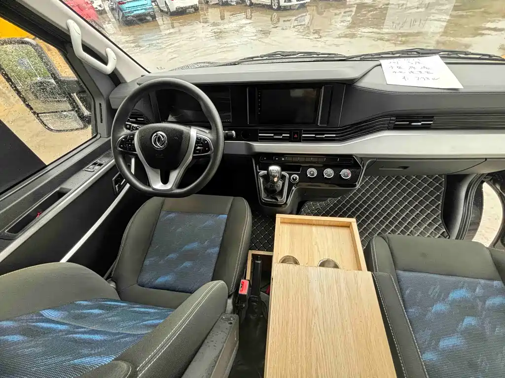 Dongfeng Yufeng Voyah V9+ 2.0T MT FWD Short Wheelbase Low Roof 5/6-Seater 2024 - thumbnail 6