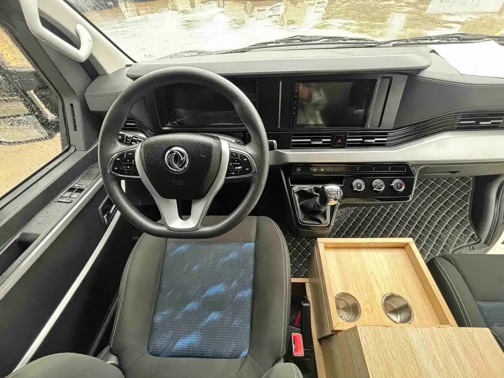 Dongfeng Yufeng Voyah V9+ 2.0T MT FWD Short Wheelbase Low Roof 5/6-Seater 2024 - thumbnail 7