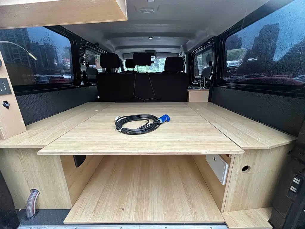 Dongfeng Yufeng Voyah V9+ 2.0T MT FWD Short Wheelbase Low Roof 5/6-Seater 2024 - thumbnail 11