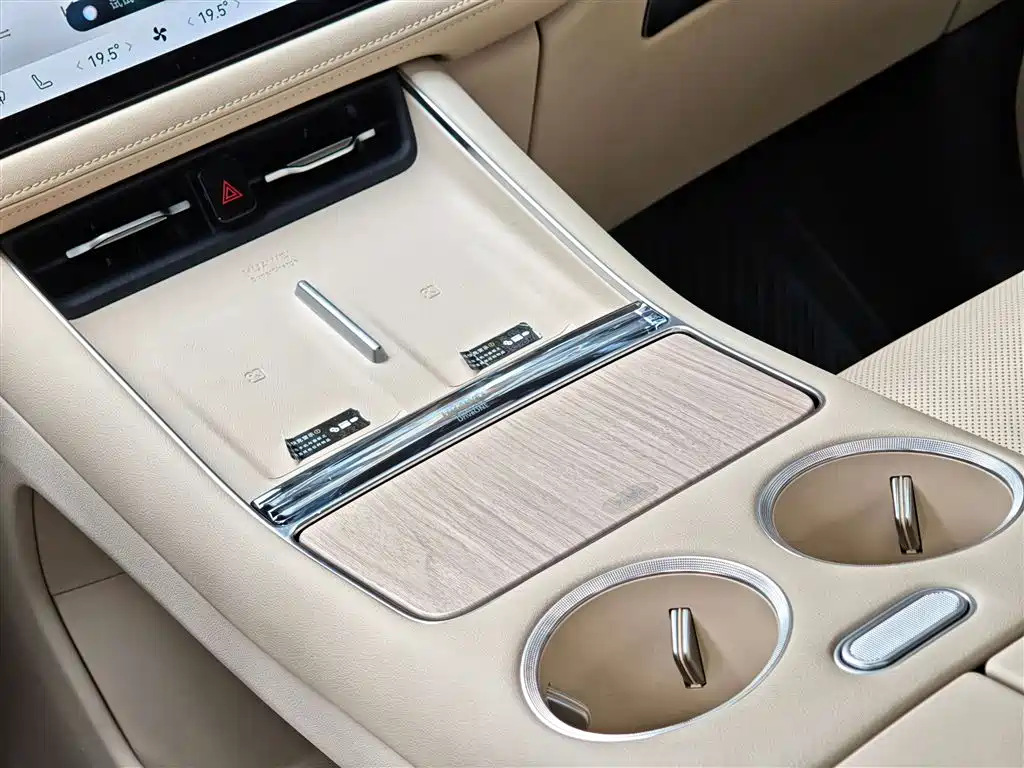 AITO AITO M5 2025 EREV Ultra AWD 2025 - thumbnail 18