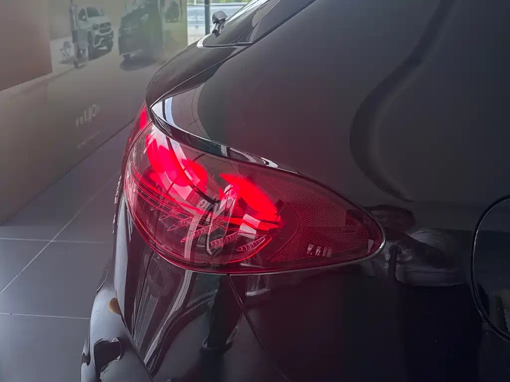 Mercedes-Benz Mercedes-Benz EQE SUV 2026 500 4MATIC Luxury Edition 2026 - thumbnail 6
