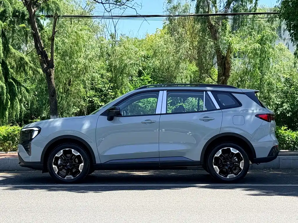 Ford Equator Sport PHEV 2025 Platinum Edition 2026 - thumbnail 3