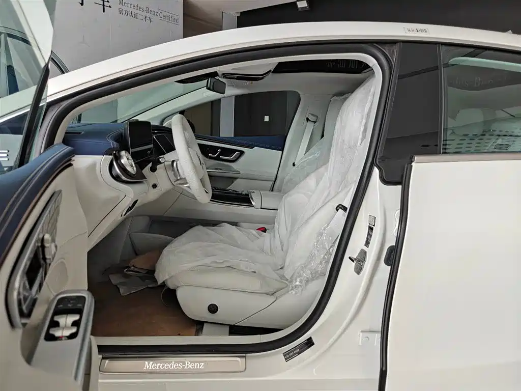Mercedes-Benz Mercedes-Benz EQE 500 4MATIC Luxury Edition 2025 - thumbnail 2