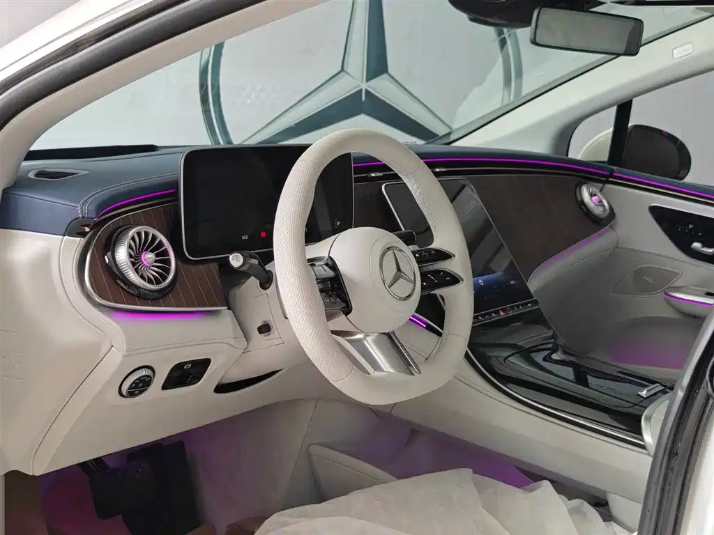 Mercedes-Benz Mercedes-Benz EQE 500 4MATIC Luxury Edition 2025 - thumbnail 3