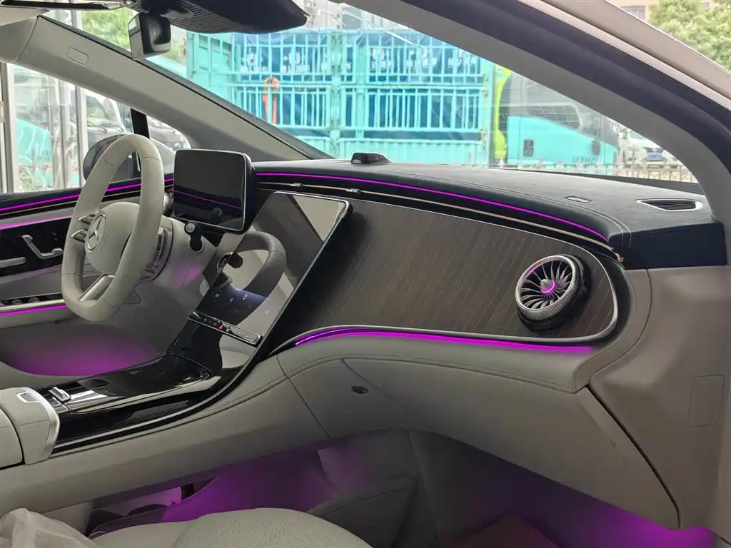 Mercedes-Benz Mercedes-Benz EQE 500 4MATIC Luxury Edition 2025 - thumbnail 7